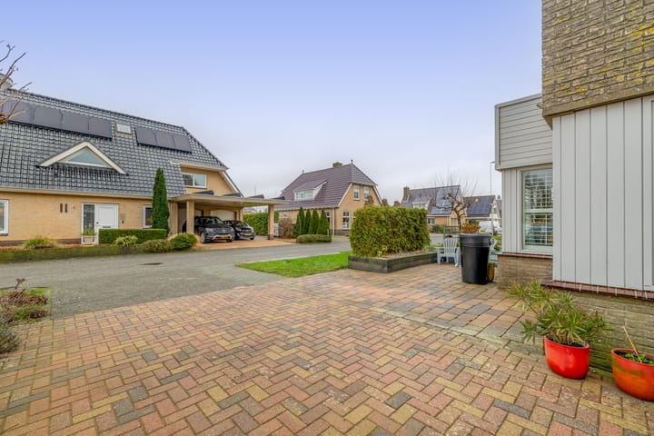 Photo 52 of Oeverloper 19