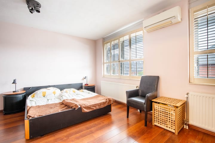 Foto 16 van Raoul Hausmannhof 2