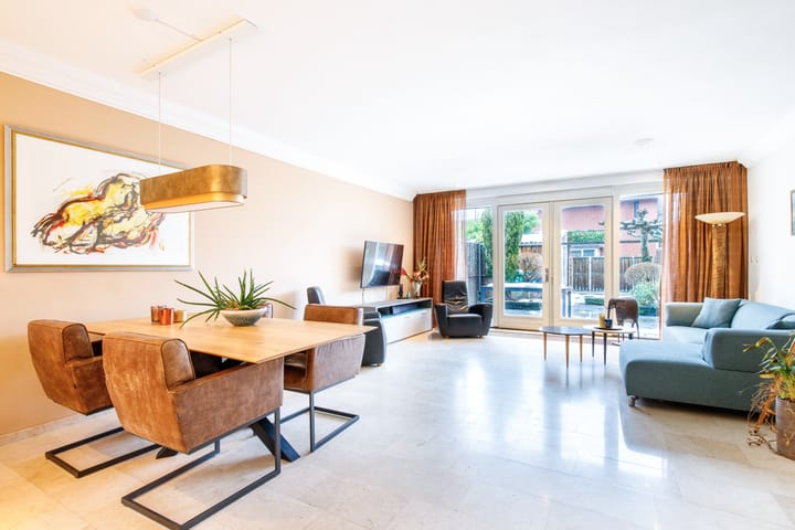 Foto 2 van Raoul Hausmannhof 2