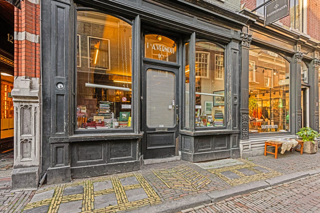 Photo 1 of Warmoesstraat 10