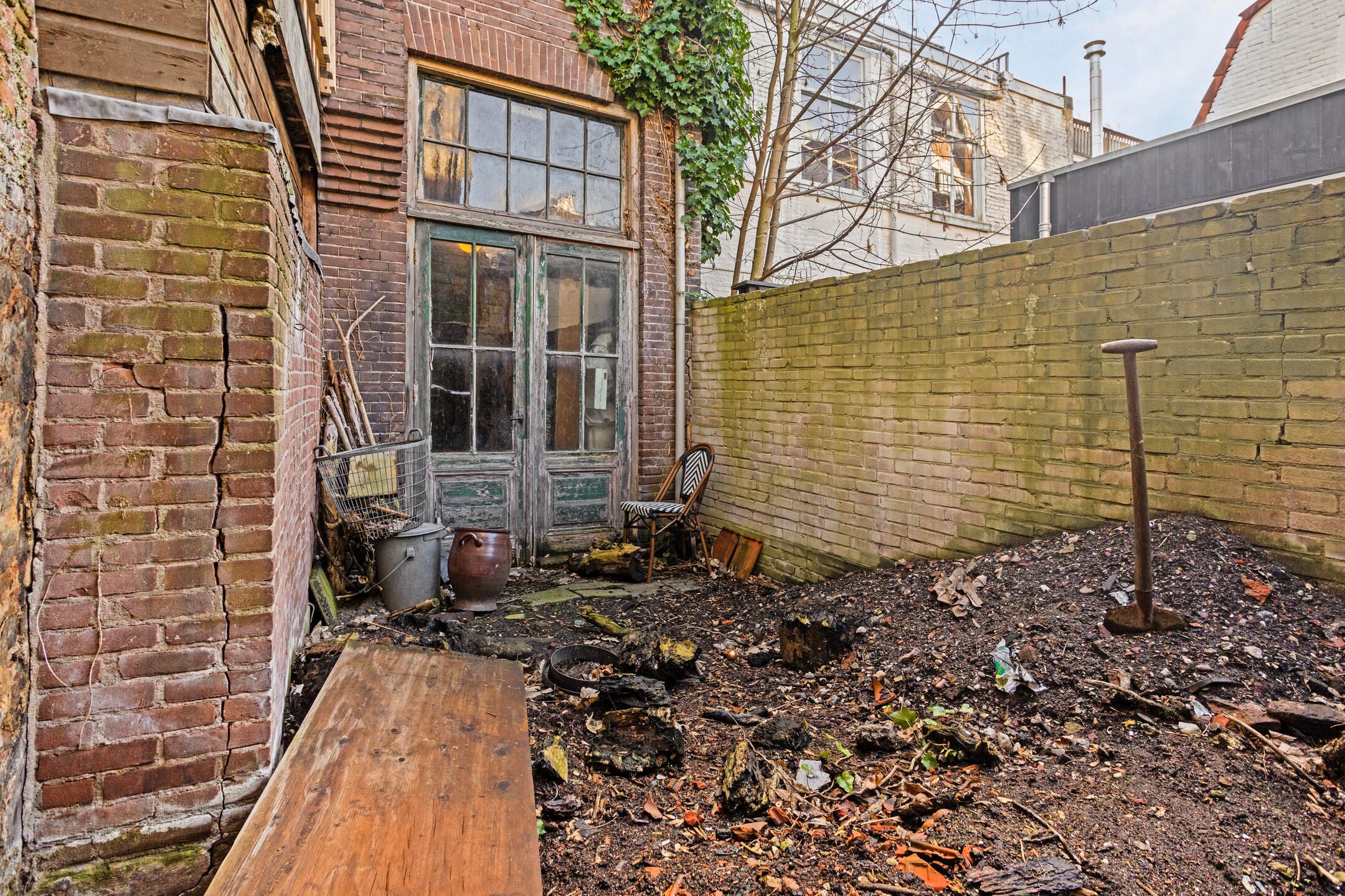 Photo 21 of Warmoesstraat 10