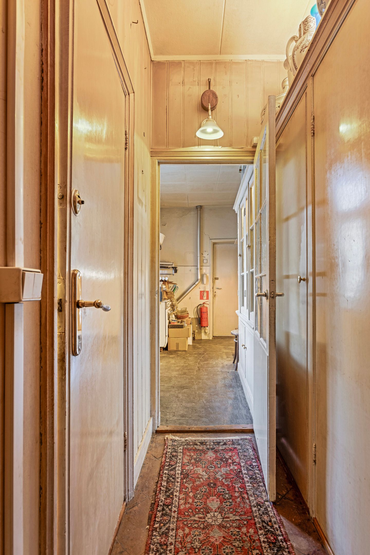 Photo 35 of Warmoesstraat 10