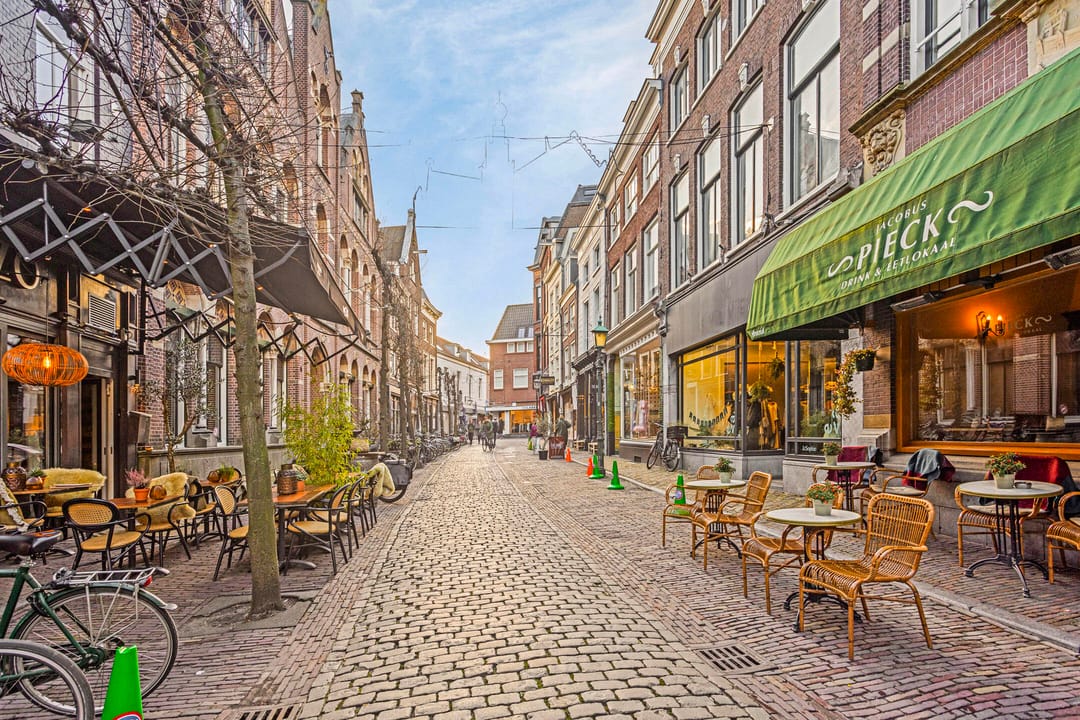 Photo 53 of Warmoesstraat 10