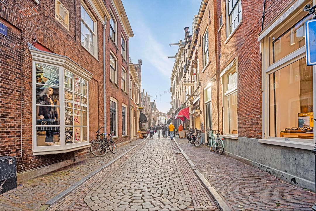 Photo 56 of Warmoesstraat 10