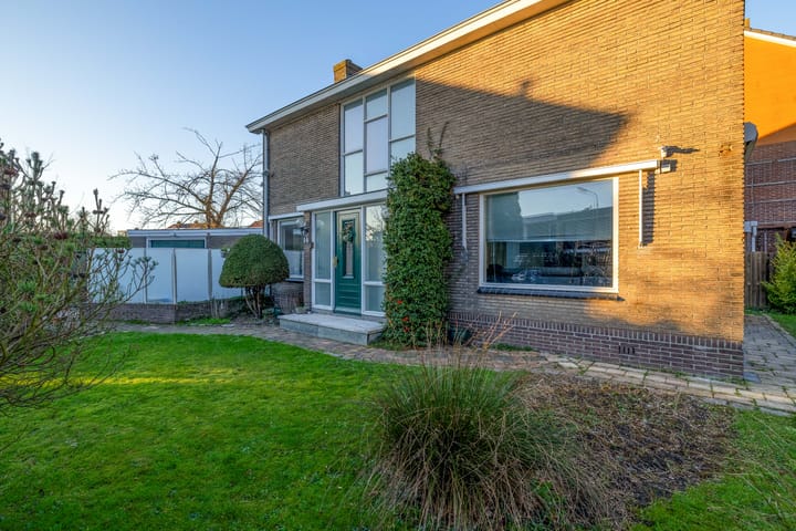 Photo 8 of Vosmaerstraat 14