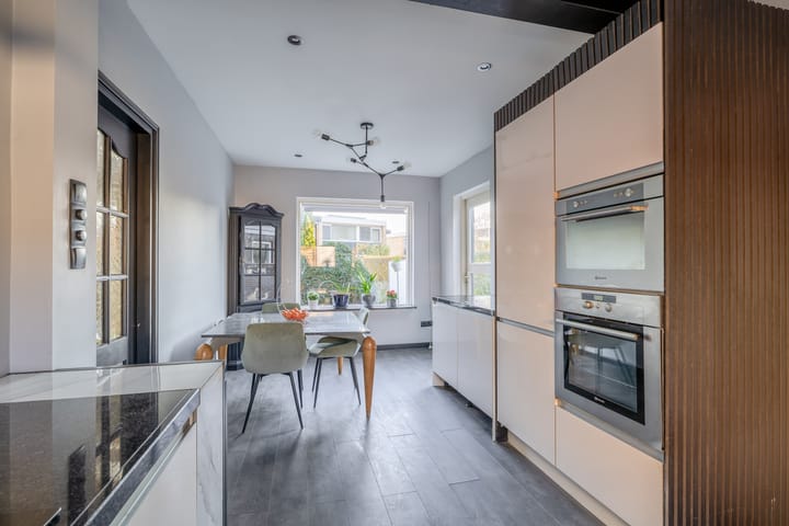 Photo 23 of Vosmaerstraat 14