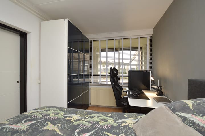 Photo 10 of Gender 13