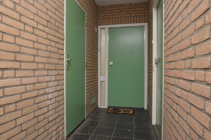 Photo 16 of Gender 13