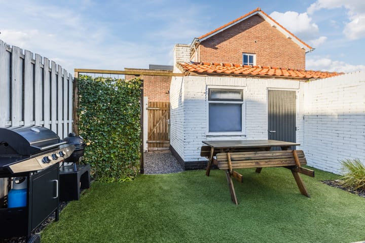 Photo 2 of Julianalaan 72