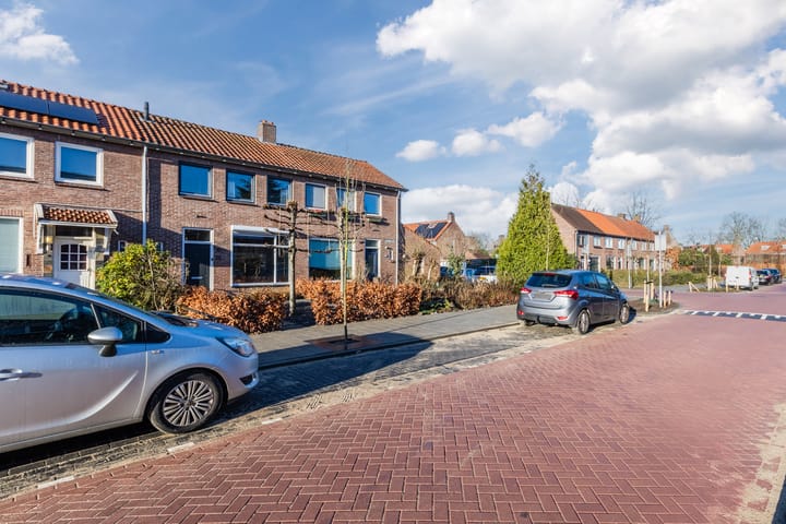 Photo 34 of Julianalaan 72