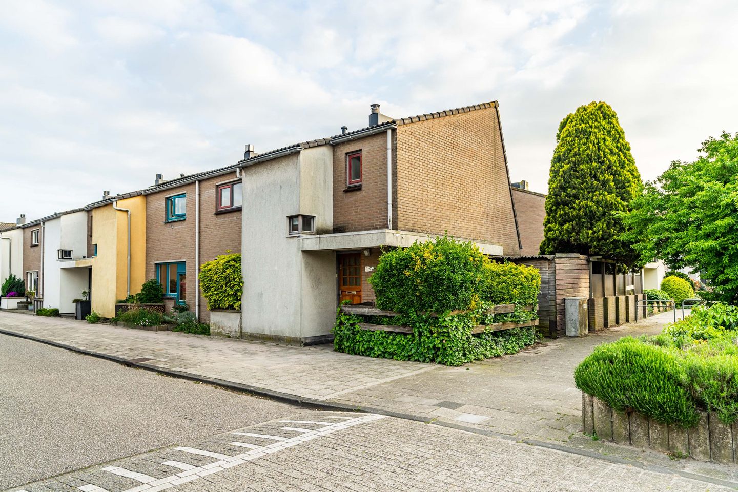 Foto 1 van Carry van Bruggenweg 1