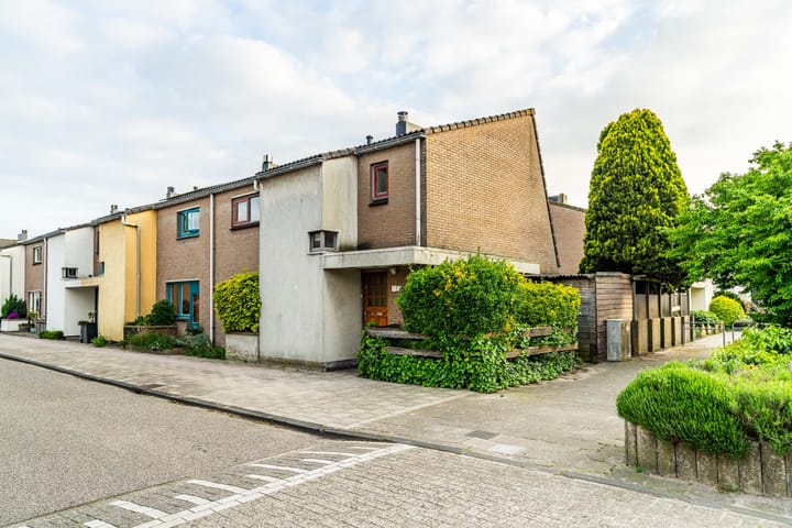 Carry van Bruggenweg 1