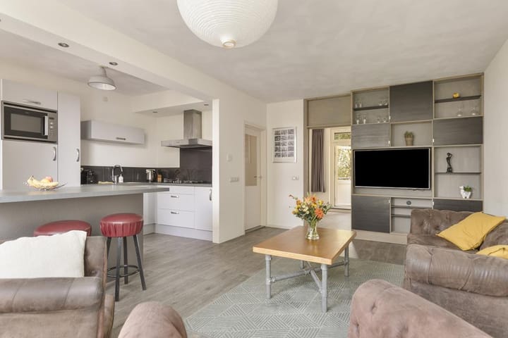 Photo 19 of Dierenriemstraat 57