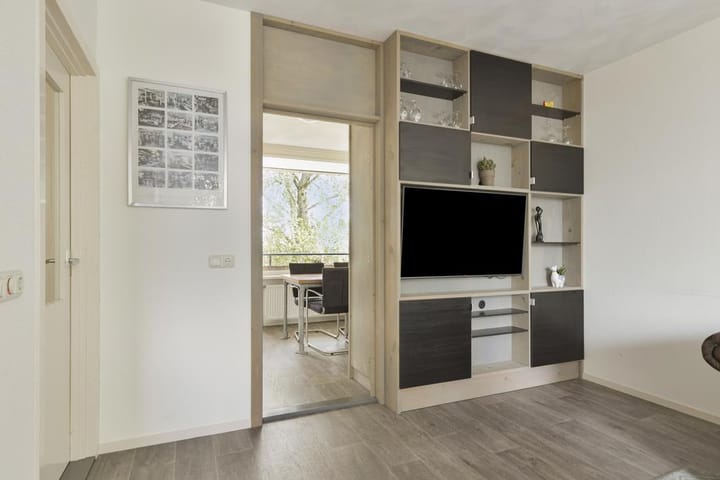 Photo 23 of Dierenriemstraat 57