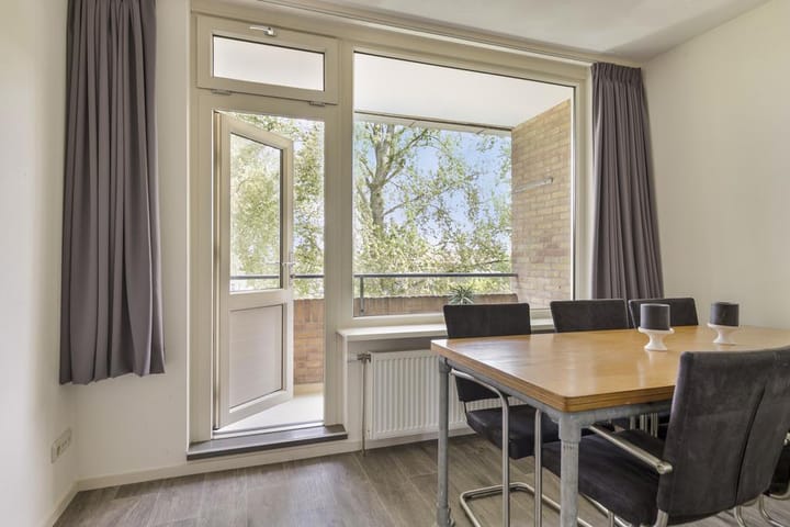 Photo 24 of Dierenriemstraat 57