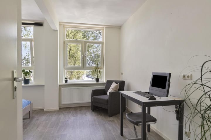 Photo 28 of Dierenriemstraat 57