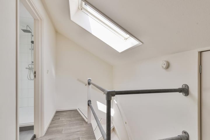 Photo 32 of Dierenriemstraat 57