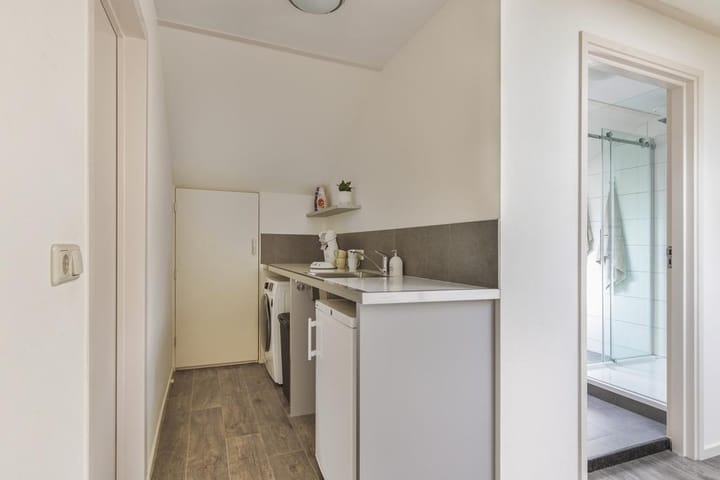 Photo 34 of Dierenriemstraat 57