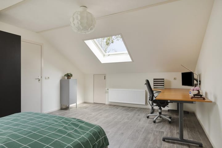 Photo 38 of Dierenriemstraat 57