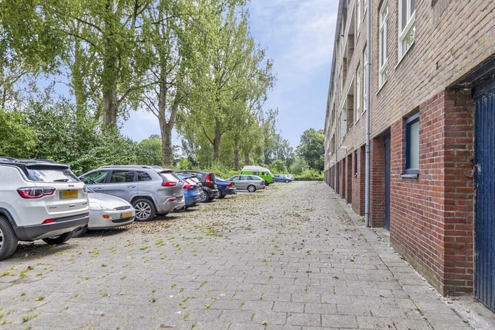 Photo 40 of Dierenriemstraat 57