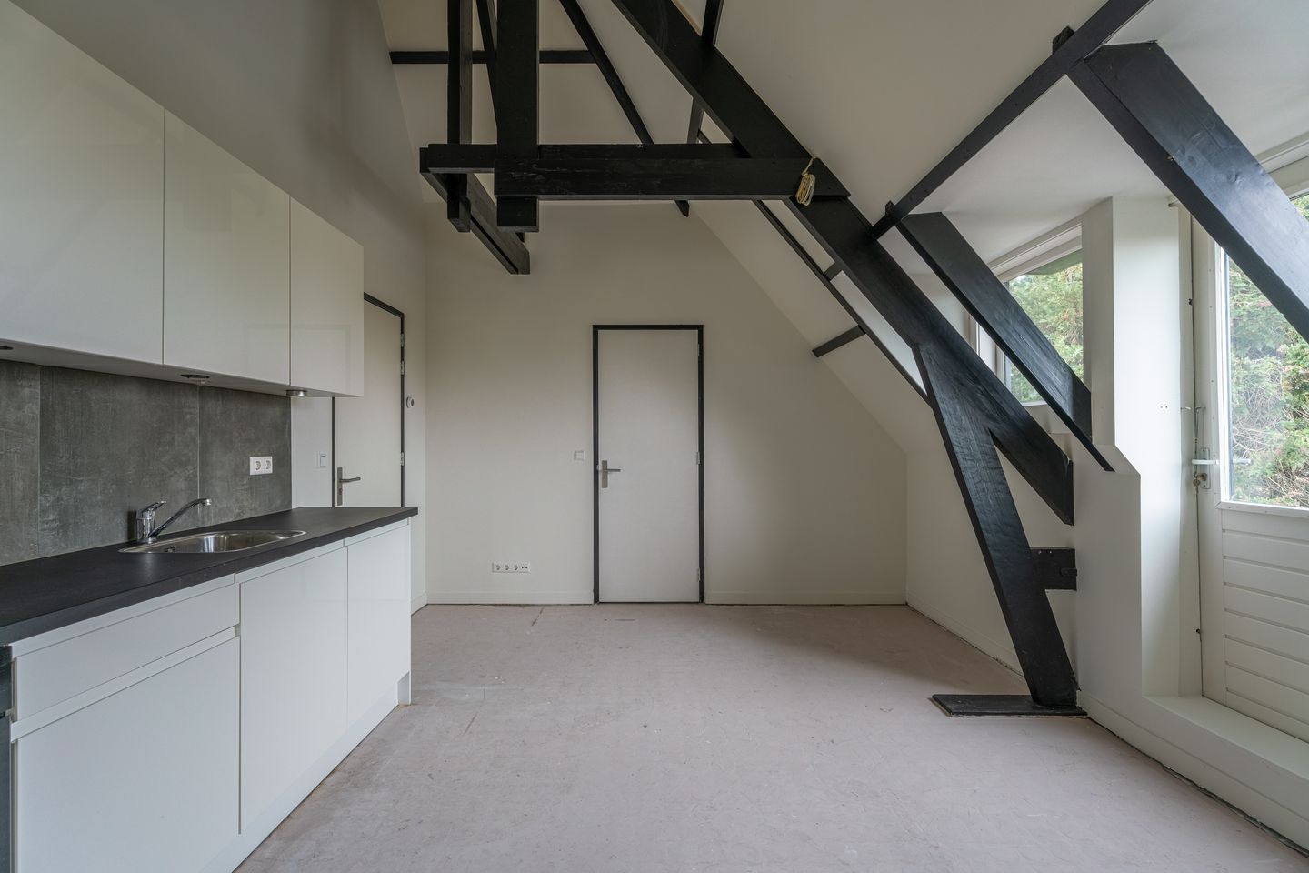 Photo 4 of Rijnsburgerweg 72-B