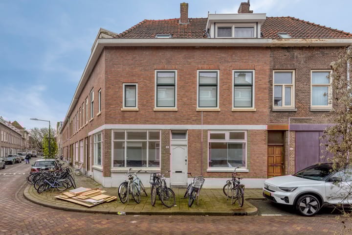 Photo 2 of Voltastraat 4-A