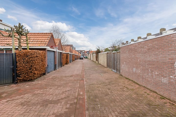 Foto 42 van Cornelis Bloemaertstraat 70