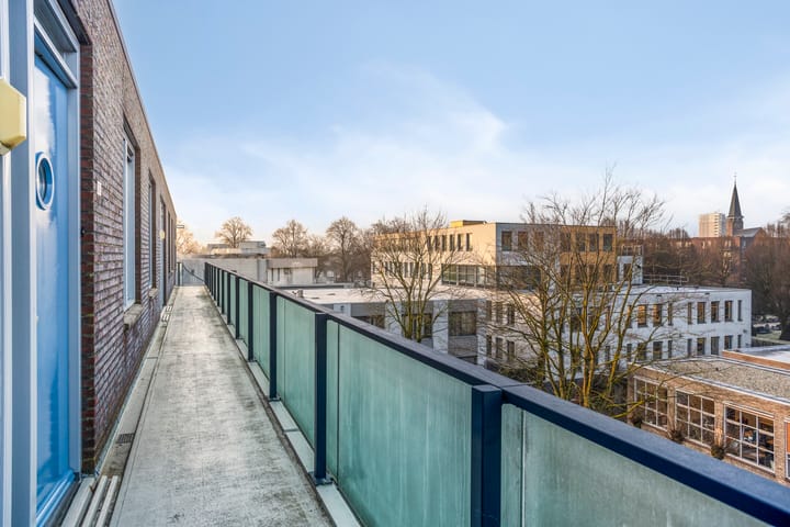 Foto 7 van Professor Regoutstraat 74-C