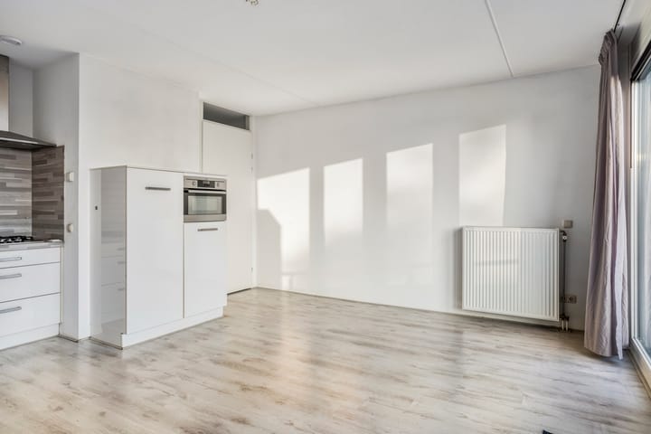 Foto 15 van Professor Regoutstraat 74-C