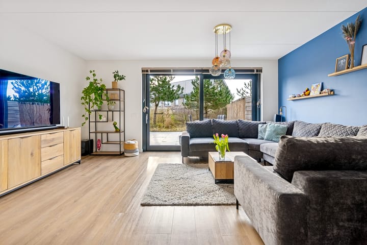 Photo 3 of Duintopstraat 28