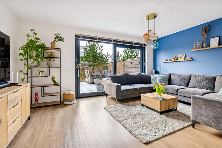 Photo 4 of Duintopstraat 28