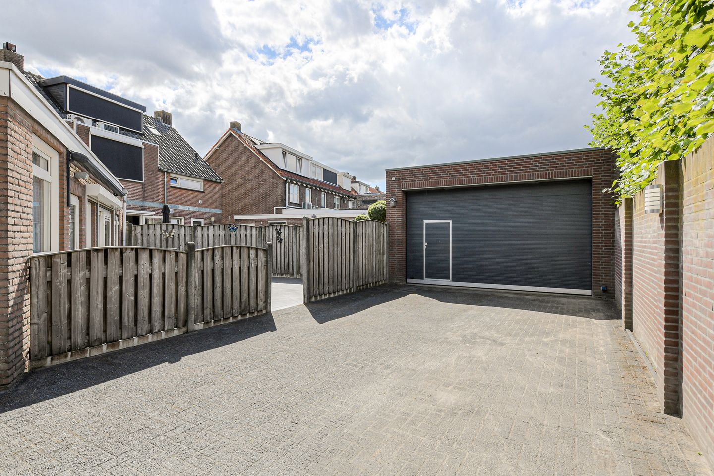 Bekijk foto 2 van Prins Hendriklaan 18