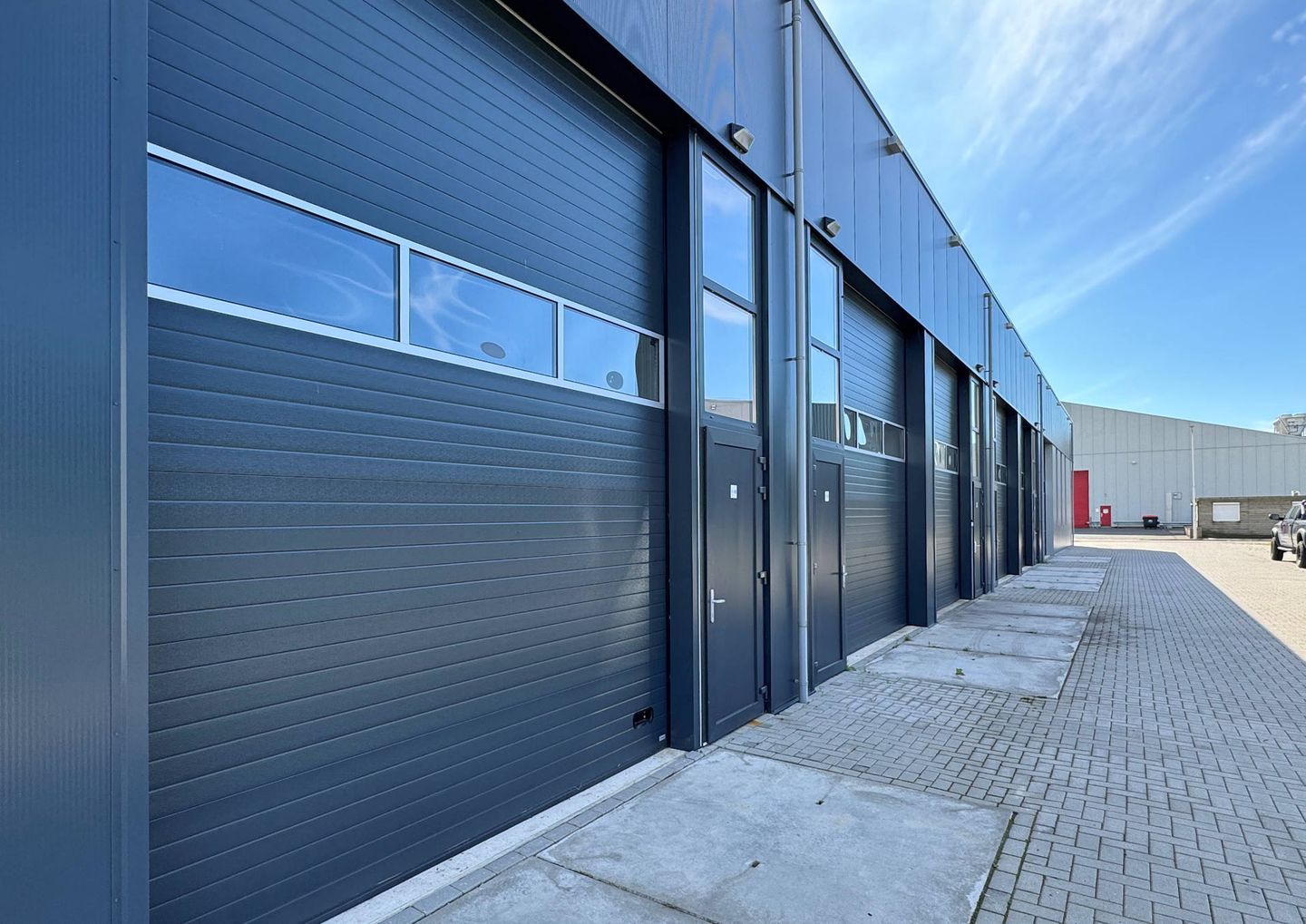 Bekijk foto 2 van Curiestraat 18