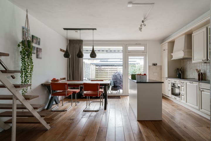 Foto 18 van Van der Hoevensstraat 48