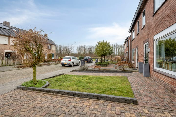 Photo 10 of Burgemeester Lewe van Aduardstraat 47