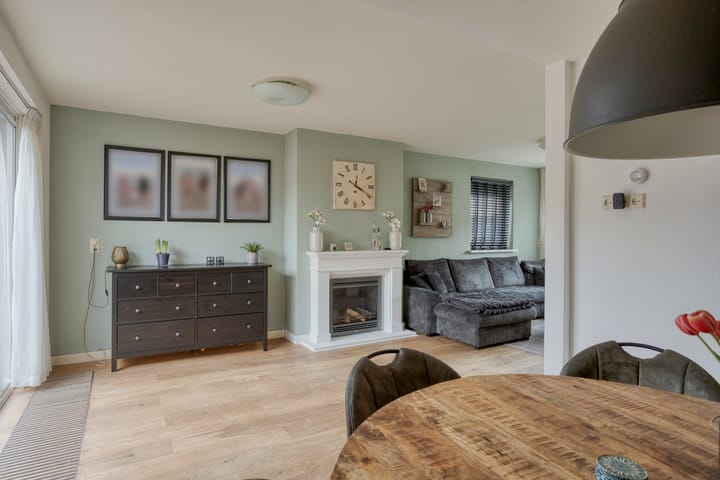 Photo 17 of Burgemeester Lewe van Aduardstraat 47