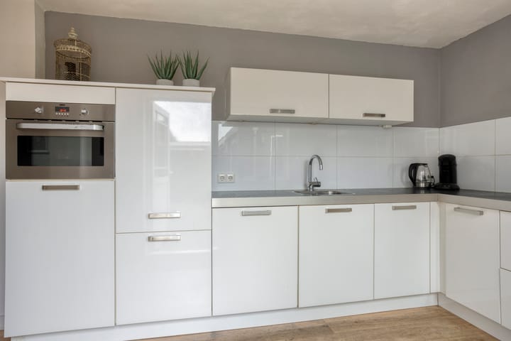 Photo 21 of Burgemeester Lewe van Aduardstraat 47