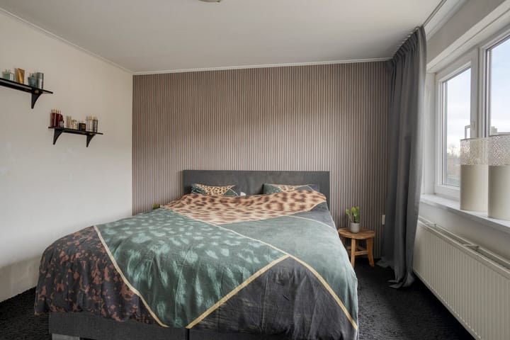 Photo 26 of Burgemeester Lewe van Aduardstraat 47