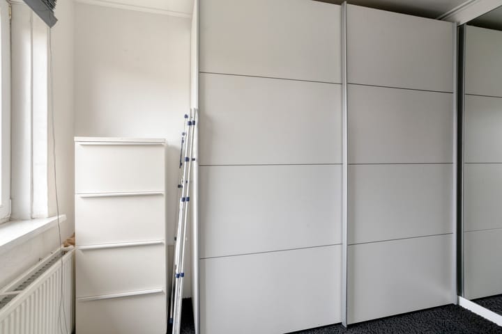 Photo 28 of Burgemeester Lewe van Aduardstraat 47