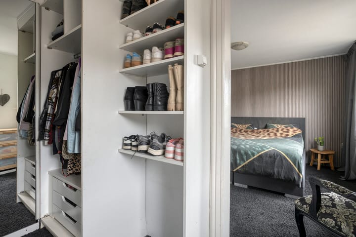 Photo 29 of Burgemeester Lewe van Aduardstraat 47