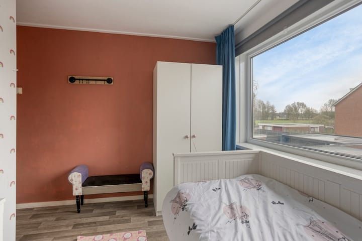 Photo 31 of Burgemeester Lewe van Aduardstraat 47