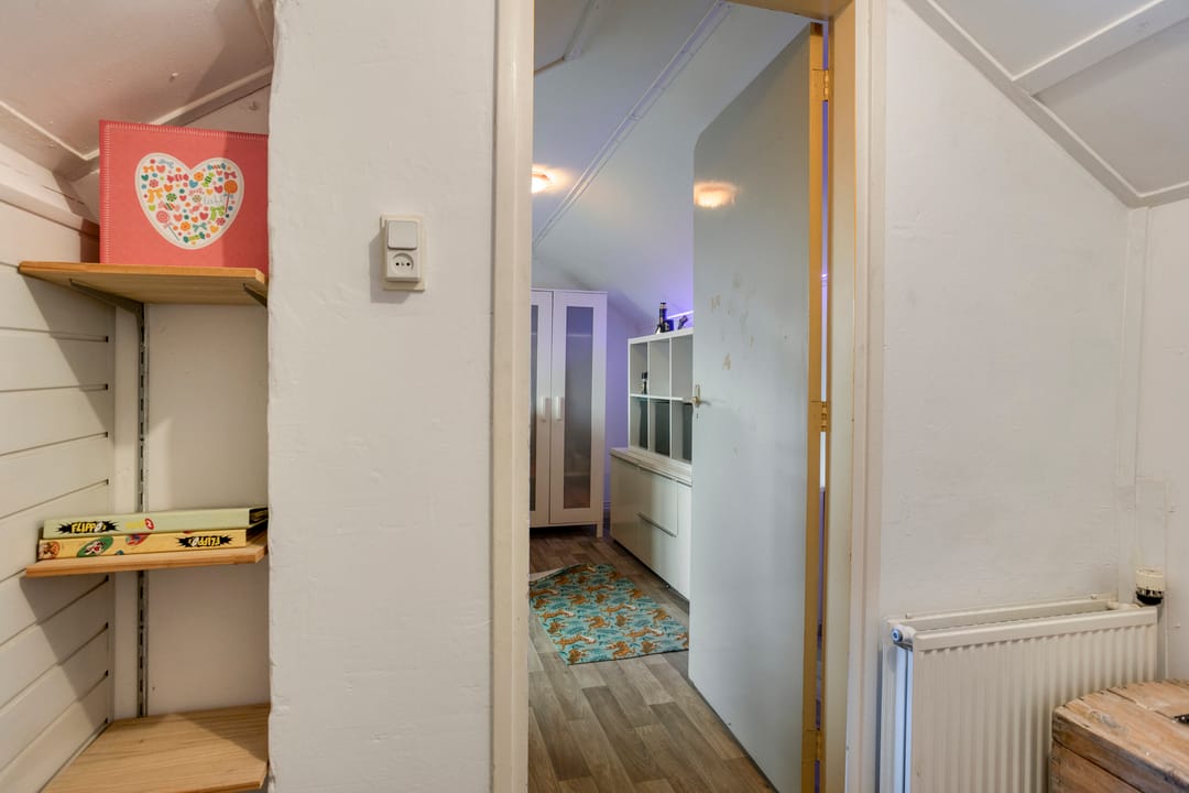 Photo 37 of Burgemeester Lewe van Aduardstraat 47
