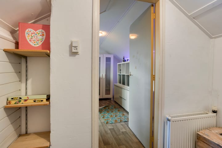 Photo 37 of Burgemeester Lewe van Aduardstraat 47