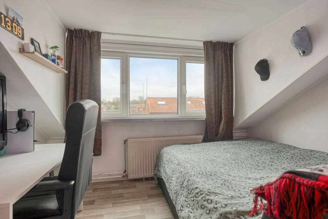 Photo 38 of Burgemeester Lewe van Aduardstraat 47