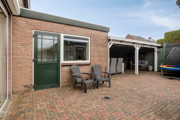 Photo 45 of Burgemeester Lewe van Aduardstraat 47