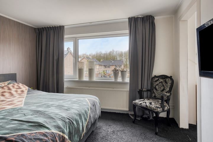 Photo 25 of Burgemeester Lewe van Aduardstraat 47