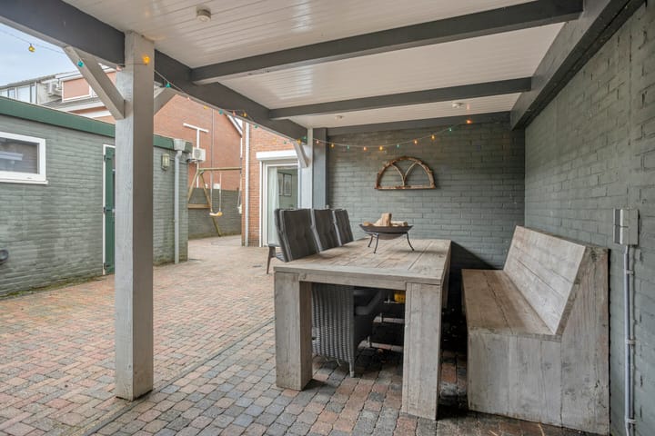 Photo 48 of Burgemeester Lewe van Aduardstraat 47