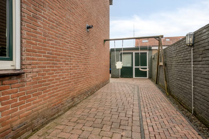 Photo 49 of Burgemeester Lewe van Aduardstraat 47