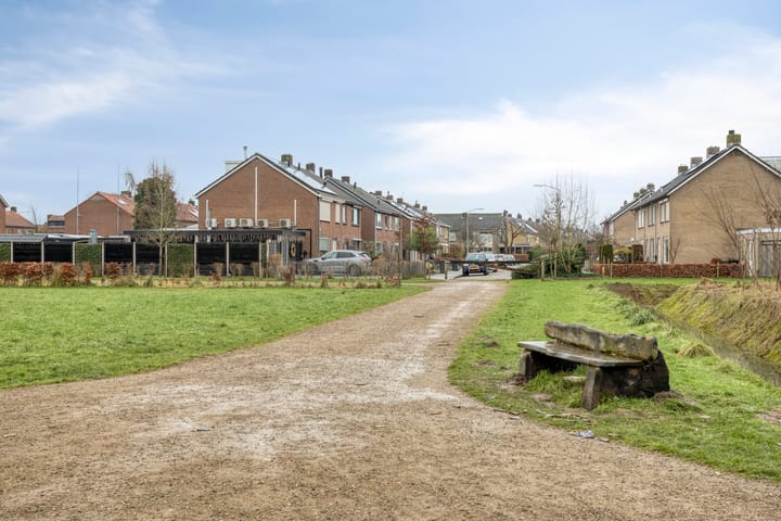 Photo 52 of Burgemeester Lewe van Aduardstraat 47