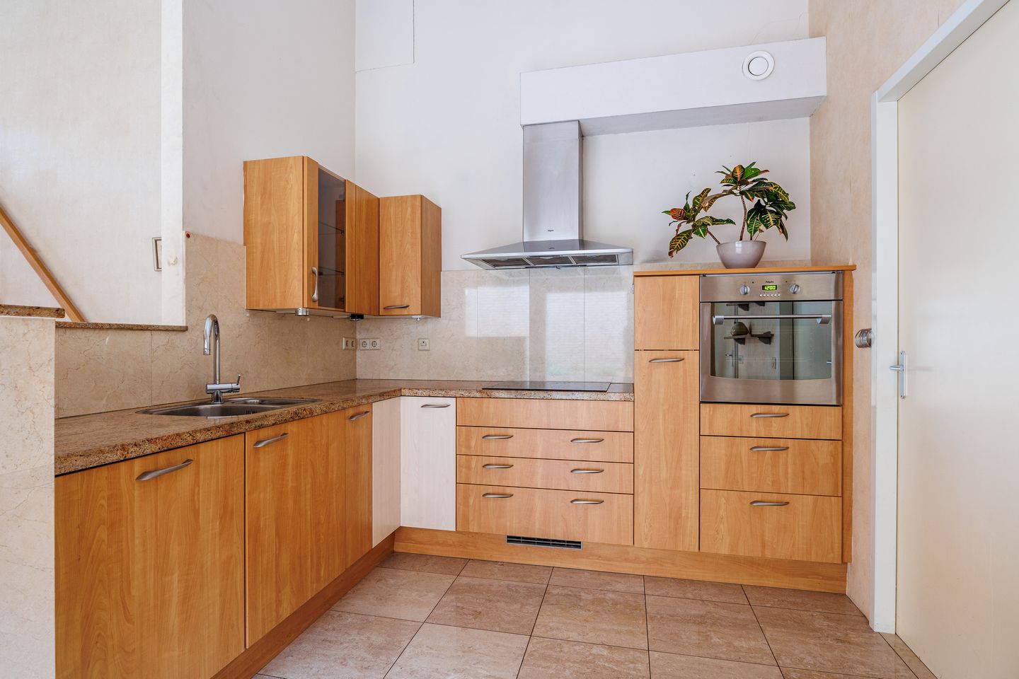 Photo 14 of Claustrum 10